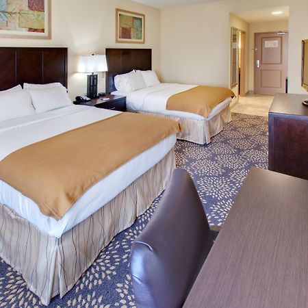 Holiday Inn Express Hotel & Suites Grand Island By Ihg Kamer foto