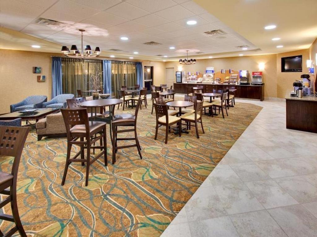 Holiday Inn Express Hotel & Suites Grand Island By Ihg Buitenkant foto