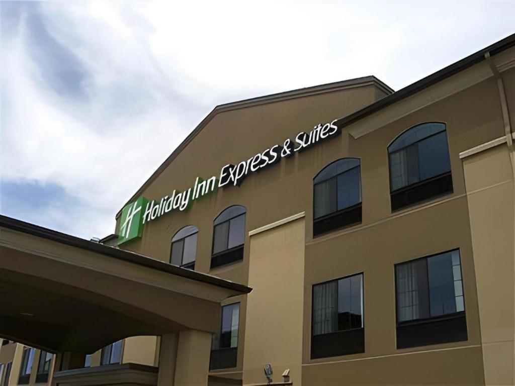 Holiday Inn Express Hotel & Suites Grand Island Buitenkant foto