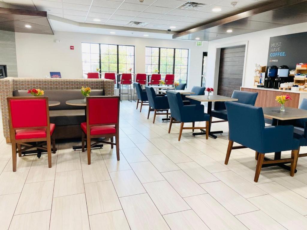 Holiday Inn Express Hotel & Suites Grand Island By Ihg Buitenkant foto